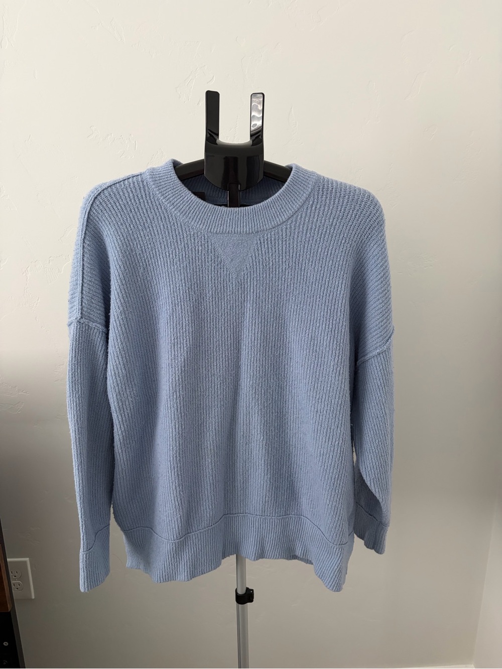 aerie Women’s Sky Blue Ribbed Crewneck Sweater size medium